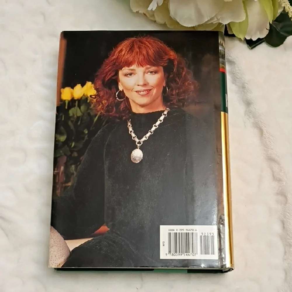 Nora Roberts 'River's End' Hardcover Book - Picture 3 of 6